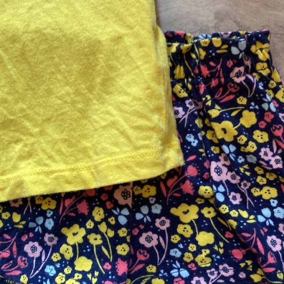 Little Sister Outfit - Picture 2 of 8